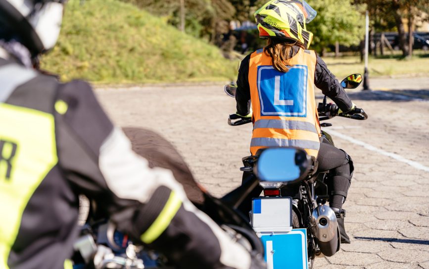 Prácticas de moto en Autoescuela Realejo